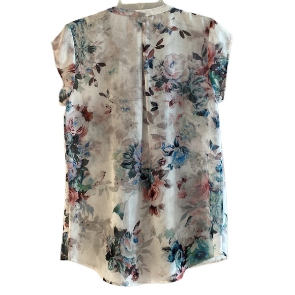Daniel Rainn top. Sleeveless. Beautiful floral print on white. Size Medium
C - Picture 2 of 8